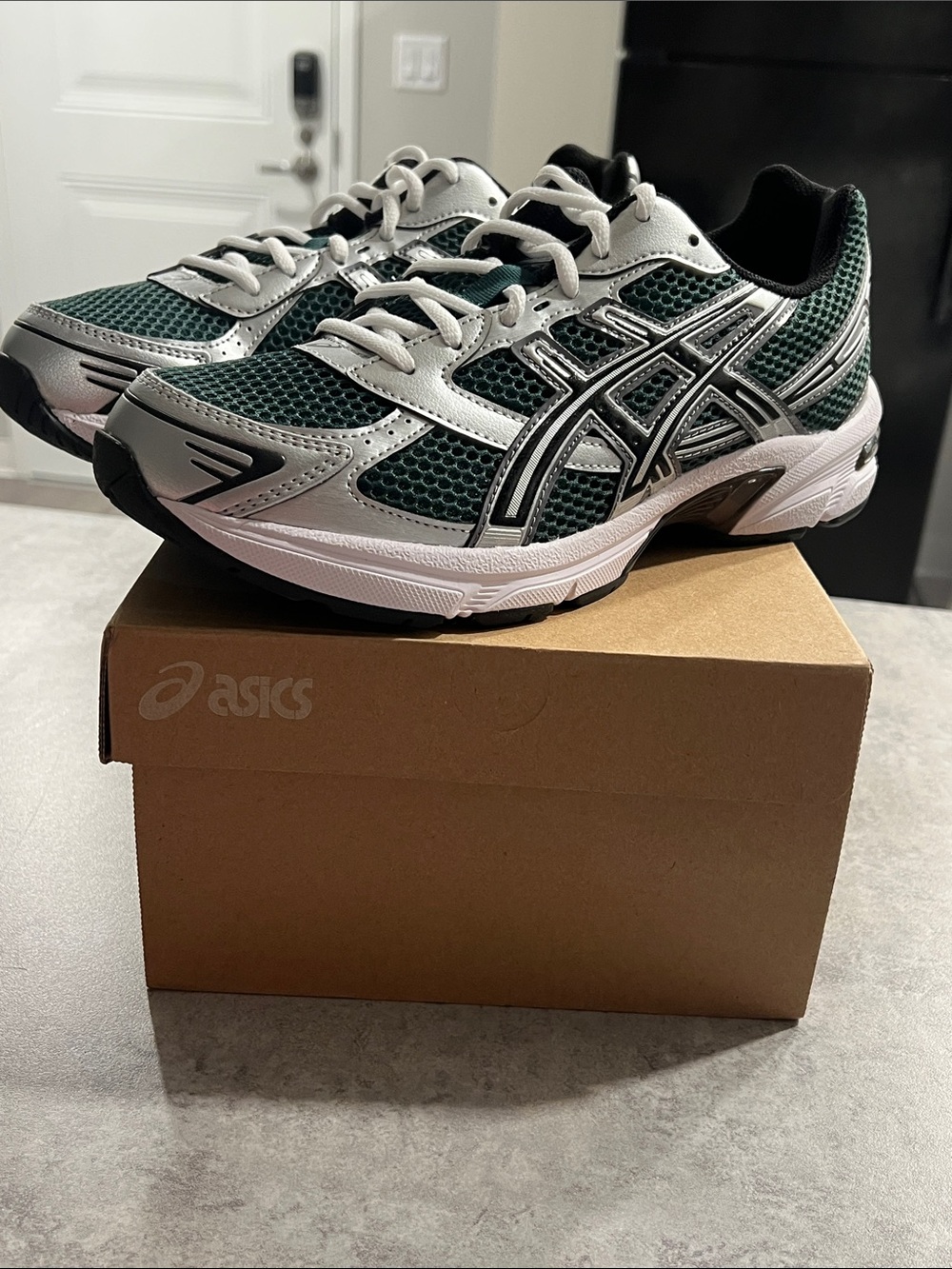 ASICS MENS Green and Silver Mesh Athletic Sneakers